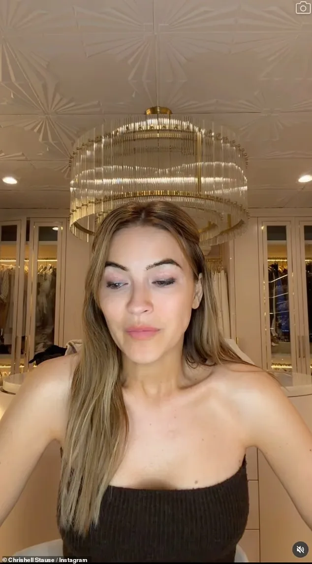 ორშაბათს კრისელი ემოციურ Instagram ვიდეოში ცრემლებად დაიღვარა და მიმდევრებს უთხრა, რომ ის და G Flip დაშორდნენ. ალბათ ყველაზე მეტად აღსანიშნავია, რომ კრისელმა აღიარა, რომ არ ჰქონდა „ყველა ინფორმაცია ან მიზეზი“ დაშორების უკან