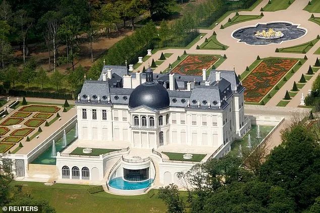 Chateau Louis XIV ვერსალის მახლობლად, რომელიც მოჰამედ ბინ სალმანმა 300 მილიონ დოლარზე მეტად, მაშინდელი კურსით დაახლოებით 230 მილიონ ფუნტად შეიძინა.