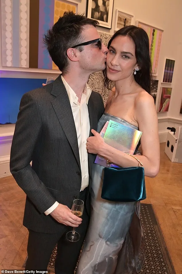 მომდევნო წელს ტომმა Vanity Fair-ის წვეულებაზე ალექსასთან რომანი დაადასტურა.