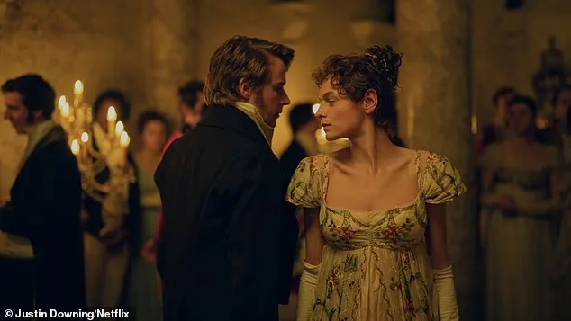გამოვიდა Netflix-ის მოუთმენლად ნალოდინი „სიამაყე და ცრურწმენის“ ადაპტაციის პირველი თრეილერი, რომელიც ელიზაბეტ ბენეტსა და მისტერ დარსის შორის არსებულ ვნებიან რომანს გვაჩვენებს.