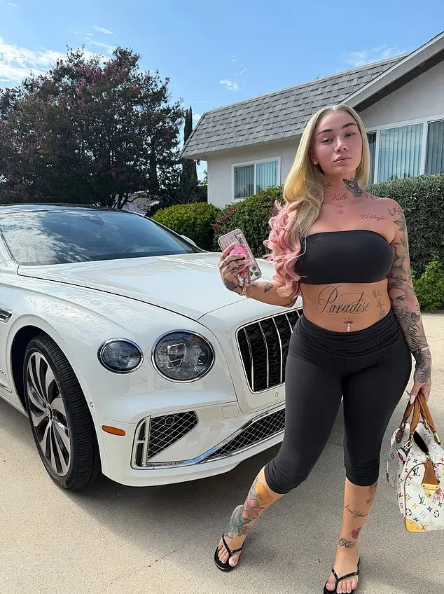 დანიელ „Bhad Bhabie“ ბრეგოლიმ (სურათზე) - იგივე „Cash Me Outside“-ს გოგონამ - ახალი თამამი იმიჯი წარადგინა, პარალელურად კი ფლორიდაში მდებარე თავისი სასახლის 9,8 მილიონ დოლარად გაყიდვას ცდილობს. რეალითი შოუს 23 წლის ვარსკვლავმა სოციალურ ქსელში ფოტოების გალერეა გამოაქვეყნა, რომელშიც ის თითქმის სრულიად