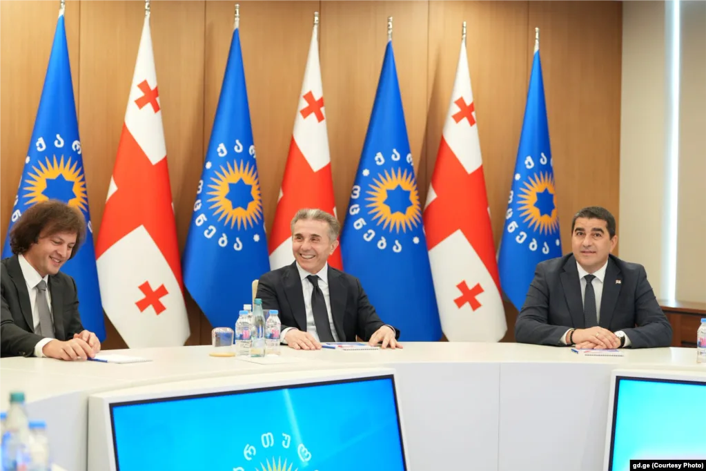 „ქართული ოცნების“ პოლიტსაბჭოს სხდომა - ირაკლი კობახიძე, ბიძინა ივანიშვილი და შალვა პაპუაშვილი