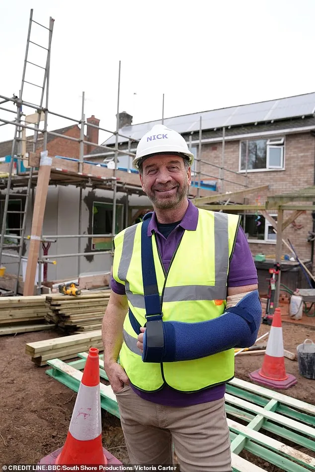 DIY SOS-ის მაყურებლებმა BBC-ს სთხოვეს, გადახედონ გადაწყვეტილებას ბიუჯეტის შემცირების გამო შოუს დახურვის შესახებ, მას შემდეგ, რაც სამშაბათს საღამოს გადაცემის ბოლო ეპიზოდი გავიდა ეთერში.
