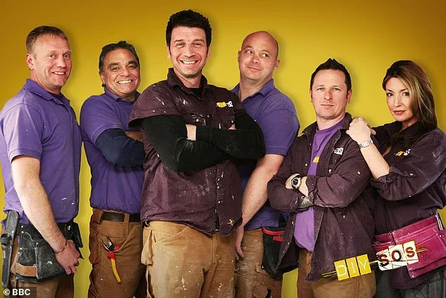 DIY SOS დაიწყო ჯერ კიდევ 1999 წელს, როგორც დაბალბიუჯეტიანი ფორმატი, რომელიც წარუმატებელ რემონტებს ასწორებდა