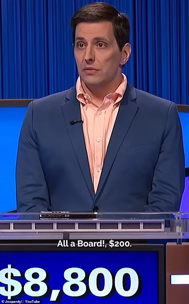 Jeopardy!-ის სამგზის გამარჯვებული ფილიპ ჯოზეფ „ჯოი“ დესენა ბავშვთა პორნოგრაფიის ბრალდებით დააკავეს, სულ რაღაც სამი თვის შემდეგ, რაც მან „პიპინგ თომის“ ორ მძიმე დანაშაულში დანაშაული აღიარა.
