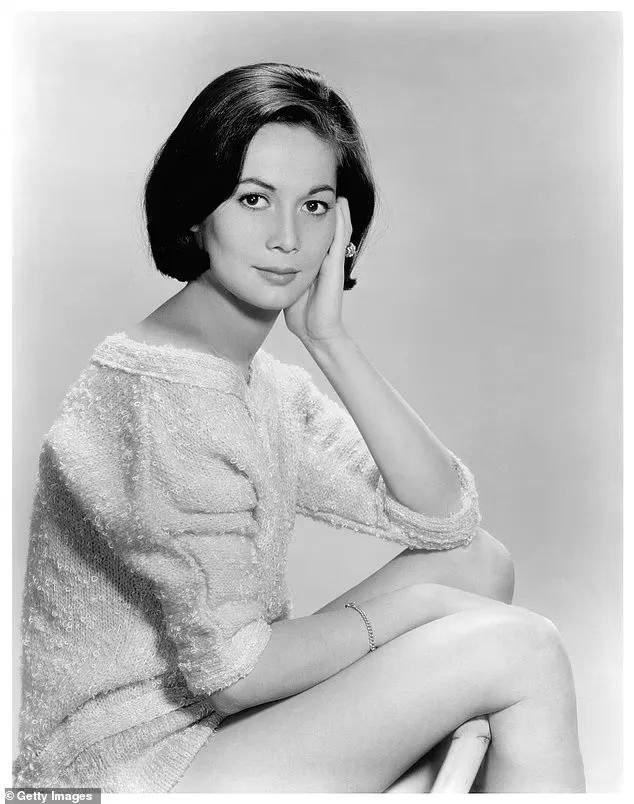 1963 წელს ლეგენდარულმა სტილისტმა ვიდალ სასუნმა მას გრძელი თმა შეჭრა და „ბობი“ გაუკეთა ფილმისთვის „ველური რომანი“. ეს საფირმო ვარცხნილობა ცნობილი გახდა როგორც „კვანის ბობი“; დაახლოებით 1960 წელი.