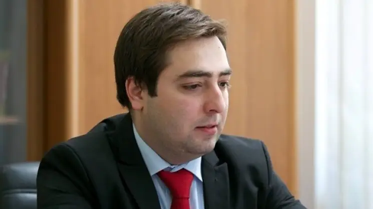 ნიკოლოზ მეტრეველი რაზმაძეზე: ერთმა უნიჭო ბლოგერმა ჯერ საქართველოს პრემიერ-მინისტრს მიაყენა დაუმსახურებელი შეურაცხყოფა, შემდეგ, როგორც კი მის საქციელს რეაქცია მოჰყვა, უცებ დაიწყო ისტორიის მოყოლა, თითქოს მარგარიტა სიმონიანის ლანძღვისთვის სჯიან