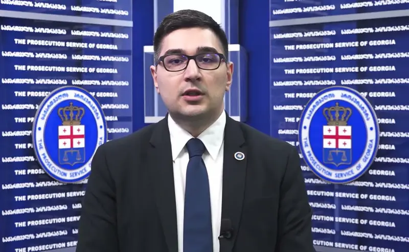 გიორგი ნადირაძემ, რომელიც გურამ როგავასა და ზვიად მაისაშვილის საქმის პროკურორი იყო, უწყება დატოვა