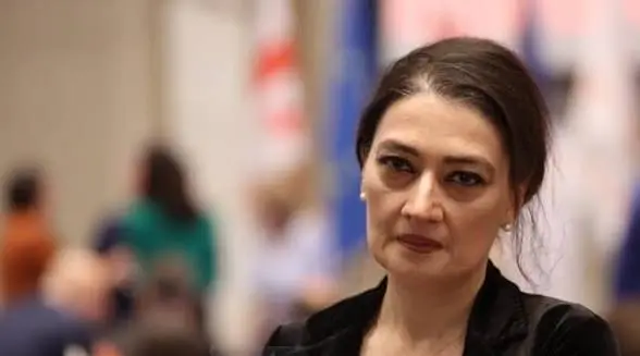 “დაოკდით, სანამ “თქვენც” არ დაიწყეთ ღარიბაშვილივით ციხიდან წერილების წერა. თქვენი მოპარული მილიონების და ფულის გათეთრების შესახებაც იცის ივანიშვილმა” – თაკო ჩარკვიანი