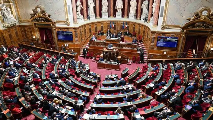 საფრანგეთში, სენატის კომიტეტმა უცხოურ ჩარევასთან ბრძოლის კანონპროექტი დაამტკიცა - დოკუმენტი არჩევნების დროს ყალბი ინფორმაციის გავრცელებისთვის 3-წლიან პატიმრობას და 45 000 ევროს ჯარიმას ითვალისწინებს