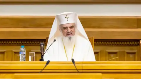 რუმინეთის პატრიარქი დანიელი სრულიად საქართველოს კათოლიკოს-პატრიარქ შიო III-ს საქართველოში ქრისტიანობის სახელმწიფო რელიგიად გამოცხადების 1700 წლისთავს ულოცავს