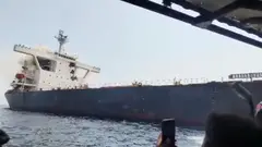 ჰორმუზის სრუტესთან ორი გემი ჩაიძირა მას შემდეგ, რაც მათ ჭურვები მოხვდა