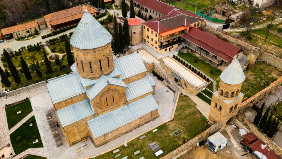 საპატრიარქო უარყოფს, რომ სამთავროს მონასტერში წირვა რუსულ ენაზე ჩატარდა