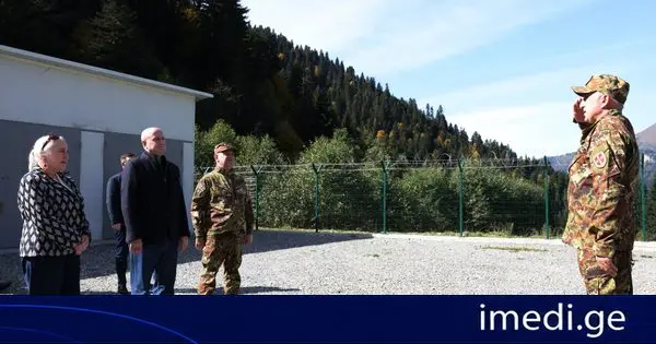 აშშ-ის საელჩო საქართველოში: ელჩის მოვალეობის შემსრულებელი კორტნი ოსტრიანი ჯავა-ონის სამმართველოს სასაზღვრო სექტორ „მამისონის" გახსნას დაესწრო, რომელიც აშშ-ის ევროპული სარდლობის მხარდაჭერით აშენდა