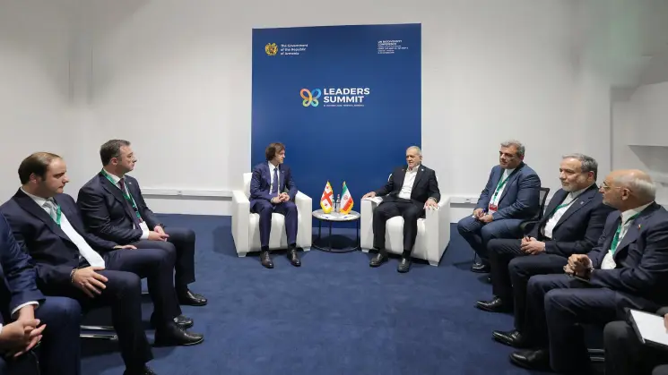 ირაკლი კობახიძე: ირანის პრეზიდენტ მასუდ ფეზეშქიანს შევხვდი, განვიხილეთ ორმხრივი ურთიერთობები, ახლო აღმოსავლეთში არსებული ვითარება, საქართველო მტკიცედ უჭერს მხარს დიპლომატიურ ძალისხმევას რეგიონში არსებული კონფლიქტების მშვიდობიანი გზით მოგვარების მიზნით