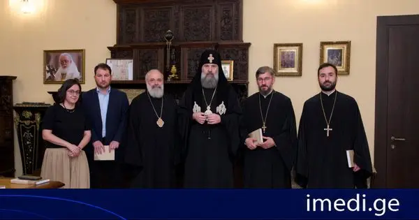 პატრიარქმა შიო III-მ წიგნების სერიის - „საეკლესიო საგანმანათლებლო თავნი“ გამოცემაში მონაწილე პირები რეზიდენციაში მიიღო