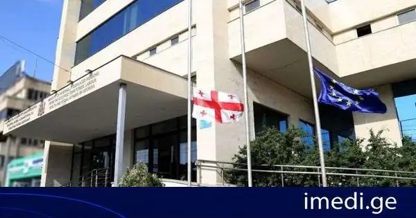 დევნილთა ფულადი კომპენსაციით დაკმაყოფილების პროგრამის ფარგლებში განაცხადების მიღება ორშაბათს, 19 ოქტომბერს დაიწყება და 2 ნოემბრის ჩათვლით გაგრძელდება - პროგრამაში მონაწილეობა ნებაყოფლობითია და მასში ჩართვა შეუძლია ყველა იმ დევნილ ოჯახს, რომელსაც სახელმწიფოსგან საცხოვრებელი ფართი ან შესაბამისი ფულადი კომპენსაცია არ მიუღია