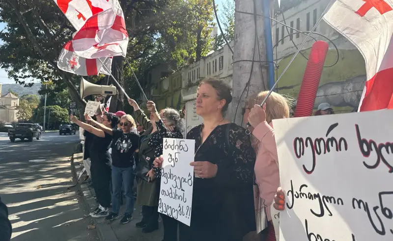აქცია “ოცნების” ოფისთან: პროტესტი ყველგან მოგაკითხავთ ბატონო ბიძინა, თქვენი რეპრესიების მიუხედავად, ჩვენ ვარსებობთ
