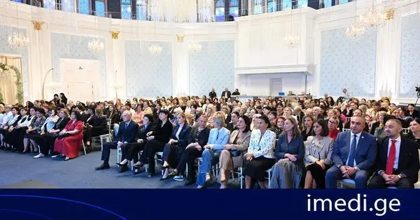 პარლამენტის წევრებმა ჩუღურეთის რაიონის საჯარო სკოლების ღვაწლმოსილი პედაგოგები დააჯილდოვეს