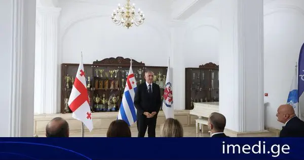 აჭარის მთავრობის თავმჯდომარემ ვეტერანის დღე რეგიონში მცხოვრებ ვეტერანებს მიულოცა