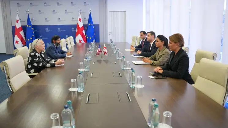 მარიამ ქვრივიშვილმა საქართველოში ამერიკის შეერთებული შტატების ახლადდანიშნულ საქმეთა დროებით რწმუნებულთან, კორტნი ოსტრიანთან გაცნობითი შეხვედრა გამართა