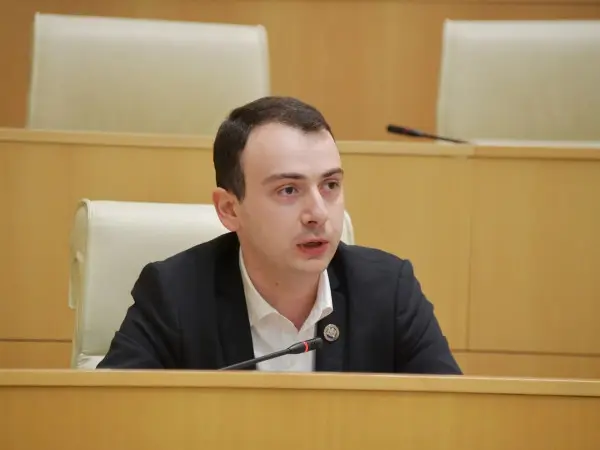 გიორგი ჩაკვეტაძე მაკრონის შესახებ: “2020 წლის შემდეგ, საქართველოში რევოლუციის 5 მცდელობა იყო. ამ ბატონის 2024 წლის 13 დეკემბრის მიმართვა გვახსოვს. არც შარშანდელი 4 ოქტომბრის ე.წ. მშვიდობიანი დამხობის წახალისება, პრეზიდენტის სასახლის შტურმი და შემდეგ მისი არ დაგმობა გაფერმკრთალებულა”