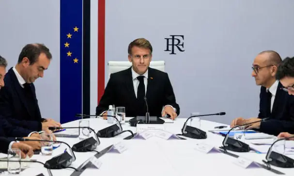 ემანუელ მაკრონი შინაგან საქმეთა მინისტრის გადადგომას არ დასთანხმდა