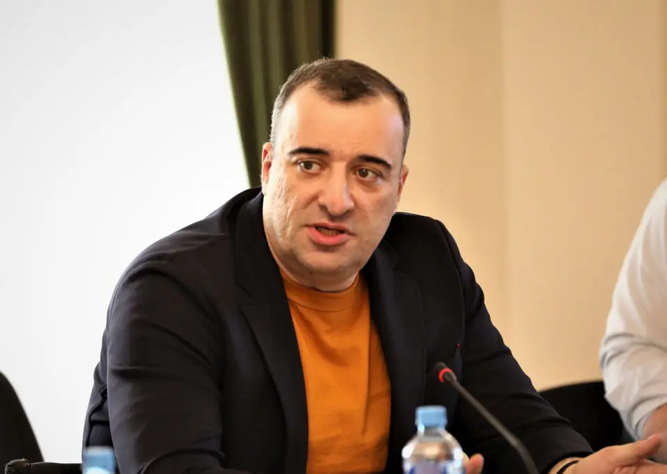 რატი იონათამიშვილი – დიდი ხანია, ორმაგი სტანდარტები ევროკავშირის სახედ იქცა, ორმაგი მიდგომების გამო, ევროსტრუქტურებში კრიზისი ძალიან მაღალია, ფაქტობრივად, ინსტიტუტების რეპუტაცია შელახულია
