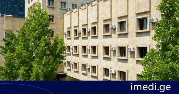 პროკურატურის მიერ წარდგენილი მტკიცებულებების საფუძველზე, ნარკოტიკული საშუალების უკანონო შეძენის, შენახვის და რეალიზაციის ფაქტებზე ბრალდებულს 13 წლით და 6 თვით თავისუფლების აღკვეთა მიესაჯა