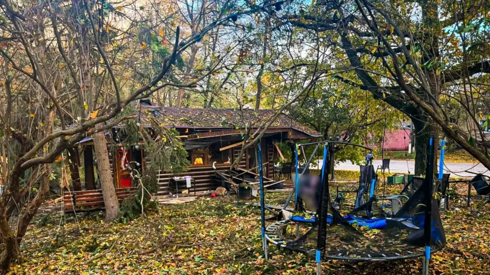 ექვსი ადამიანი დაიღუპა ხარკოვის ოლქში, პარკზე რუსეთის დარტყმის შედეგად