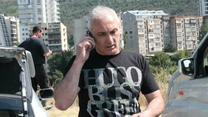 ელიზბარაშვილი იუსტიციის მინისტრს მიმართავს, მისცეს უფლება, დაურეკოს ცოლს და შვილებს