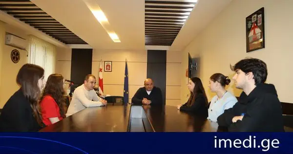 ბოლნისის მუნიციპალიტეტის მერი ზამურ ჭითანავა საქართველოს პრემიერ-მინისტრ ირაკლი კობახიძის მიერ ინიცირებული ანაზღაურებადი სტაჟირების პროგრამის მონაწილე სტაჟიორებს შეხვდა