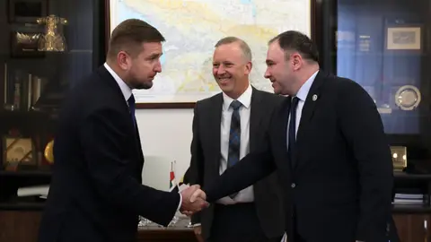 ნიკოლოზ სამხარაძე დიდი ბრიტანეთის ელჩს და უკრაინის საქმეთა დროებით რწმუნებულს შეხვდა