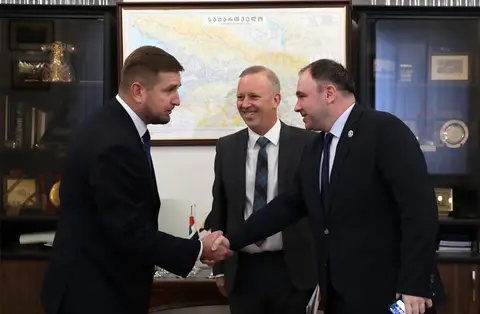 ნიკოლოზ სამხარაძე დიდი ბრიტანეთის ელჩს და უკრაინის საქმეთა დროებით რწმუნებულს შეხვდა