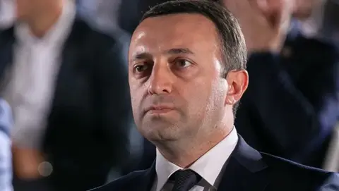 “2020 წლამდე „ოცნება“ ჯარის დახურულ უბნებზე ყველა არჩევნებს აგებდა, ჩემი თავდაცვის მინისტრობის დროს კი ხმების 85–90% მიიღო” - ღარიბაშვილი