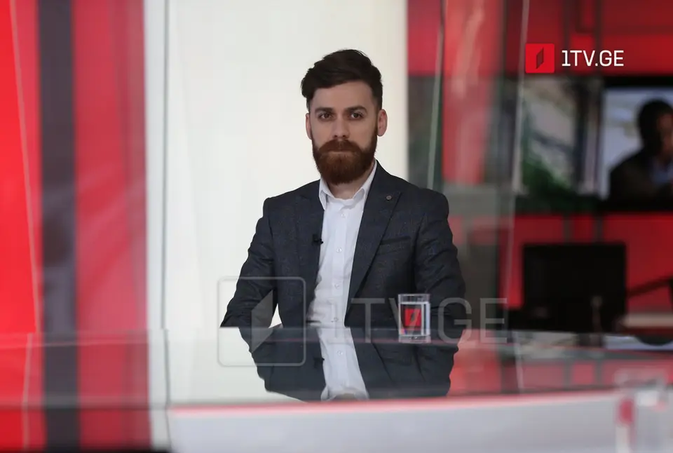შოთა თხელიძე – საფრანგეთში პოლიტიკურ სისტემას დიდი როლი აქვს, რომ ასე დაუსრულებლადაა აქცია აქციაზე, ხელისუფლების ცენტრია პრეზიდენტი, თუ ის მოსახლეობის უმრავლესობის ნებას არ გამოხატავს, უკვე ხდება მსგავსი სისტემური დაჯახება