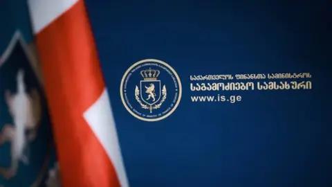 საგამოძიებო სამსახურმა ყალბი საგადასახადო დოკუმენტების დამზადებისა და გასაღების ფაქტზე ორი პირი დააკავა