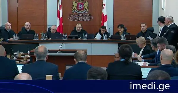ხუთი პოლიტიკური პარტიისა და გაერთიანების აკრძალვის შესახებ სარჩელთან დაკავშირებით, საკონსტიტუციო სასამართლოს სხდომა მიმდინარეობს. LIVE