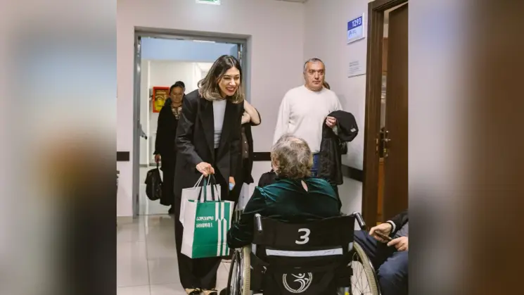 თინათინ ნიბლოშვილმა, "ვარდისფერი ოქტომბრის" ფარგლებში, თოდუას კლინიკის ონკოლოგიური პაციენტები მოინახულა