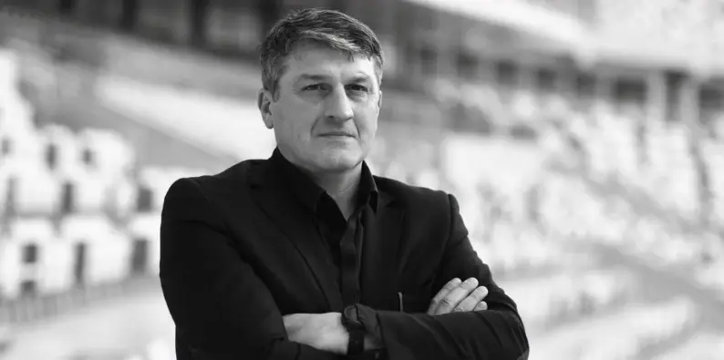 ირაკლი კობახიძე: “ღრმა მწუხარებას გამოვთქვამ გიორგი ნემსაძის გარდაცვალების გამო. ეს უდიდესი დანაკარგია ქართული ფეხბურთისთვის. გულწრფელ თანაგრძნობას ვუცხადებ გიორგი ნემსაძის ოჯახს, ახლობლებს, თანაგუნდელებსა და სრულიად საქართველოს”