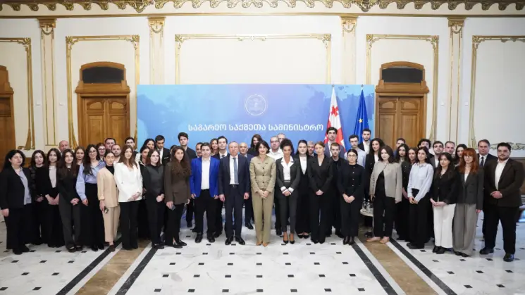 მაკა ბოჭორიშვილი საგარეო საქმეთა სამინისტროში ანაზღაურებადი სტაჟირების პროგრამის მონაწილეებს შეხვდა