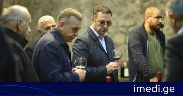 დავით სონღულაშვილი ღვინის საწარმოში „ხვანჭკარა“ ყურძნის დაბინავების პროცესს გაეცნო