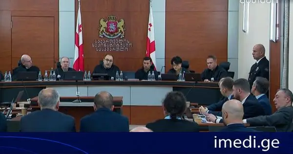 ხუთი პოლიტიკური პარტიის არაკონსტიტუციურად ცნობასა და მათ აკრძალვასთან დაკავშირებით საკონსტიტუციო სასამართლოში მიმდინარე სხდომაზე შესვენება გამოცხადდა