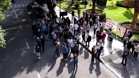 მცირერიცხოვანი შეკრება მასშტაბური საზოგადოებრივი პროტესტის ნაცვლად - ოპოზიციის აქცია საკონსტიტუციო სასამართლოსთან