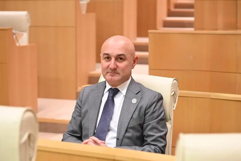 ილია ინჯია ევროპის ქალაქებში მიმდინარე პროტესტებზე: „ჩვენ გვეუბნებოდნენ: „თავი დაანებეთ ახალგაზრდებს, დაწვან პარლამენტი, შეუტიონ პრეზიდენტის სასახლეს, ეს ყველაფერი გამოხატვის თავისუფლებააო“, და თავად საფრანგეთში 2000 გამომძიებელი დაიმატეს, 15 ათასამდე ადამიანია დაპატიმრებული, გაამკაცრეს სასჯელებიც. ასე რომ, ის, რასაც საქართველოს ურჩევდნენ და უთითებდნენ, თავადვე ბუმერანგივით შემოუბრუნდათ“