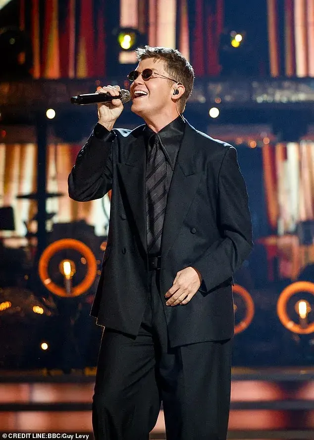 The Voice-ის ყოფილი მონაწილე ჯეიმი მილერი გადაცემა Strictly-ში გამოსვლისას.