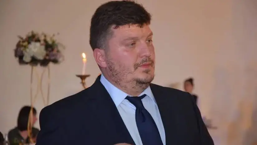 პროკურატურამ სამშობლოს ღალატის, კერძოდ, საბოტაჟის ბრალდებით, სასამართლო განჩინების საფუძველზე, გაზეთ “ასავალ-დასავალის” წარმომადგენელი დომენტი (დიტო) ჩუბინიძე დააკავა