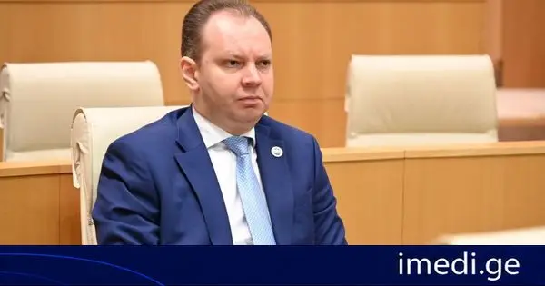 თორნიკე ჭეიშვილი ოპოზიციურ პარტიებზე: გუშინდელმა დღემ დაგვანახა, რომ მათი სახით საქმე გვაქვს ერთმნიშვნელოვნად ანტიკონსტიტუციურ წარმონაქმნებთან, ვინაიდან ის სულისკვეთება, რომელიც ფიქსირდებოდა სხდომათა დარბაზში მათი მხრიდან, სხვაზე არაფერზე შეიძლება მეტყველებდეს, თუ არა იმაზე, რომ ისინი საბოლოო ბეჭედს სვამენ იმაზე, რომ არ აღიარებენ კონსტიტუციურ წესრიგს