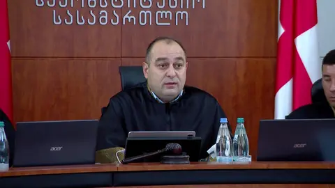 სასამართლოს აქვს პრაქტიკა, რომ თუ განხილვის ეტაპზე წარმოდგენილი მტკიცებულებები არ იქნება საკმარისი ობიექტური გადაწყვეტილების გამოსატანად, თვითონ გამოითხოვოს მხარეებისაგან ის შუამდგომლობები, რაც მას საჭიროდ მიაჩნია - რევაზ ნადარაია