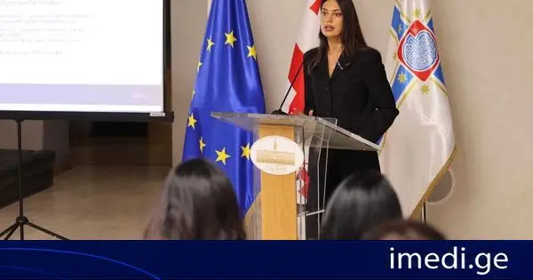 იურიდიულ საკითხთა და ადამიანის უფლებათა დაცვის კომისიის თავმჯდომარემ ნინო ვარდოსანიძემ ერთი წლის მუშაობის ანგარიში წარმოადგინა